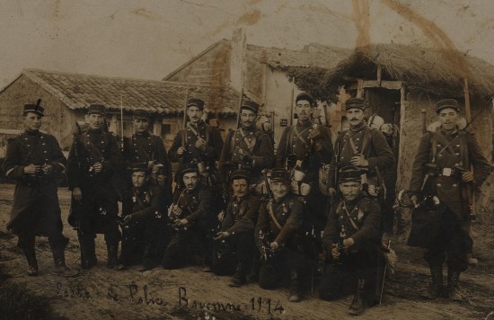 Carte postale, Soldats posant dans le bois de Bouconne, 1914